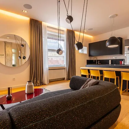 Main Square Luxury View Central Apartment